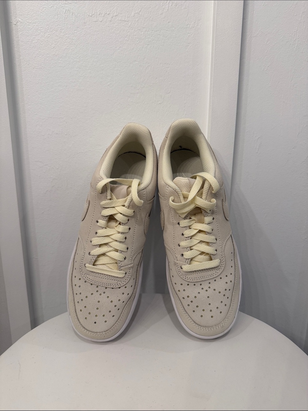 Nike Women’s Beige Low-Top Sneakers - Picture 2 of 6